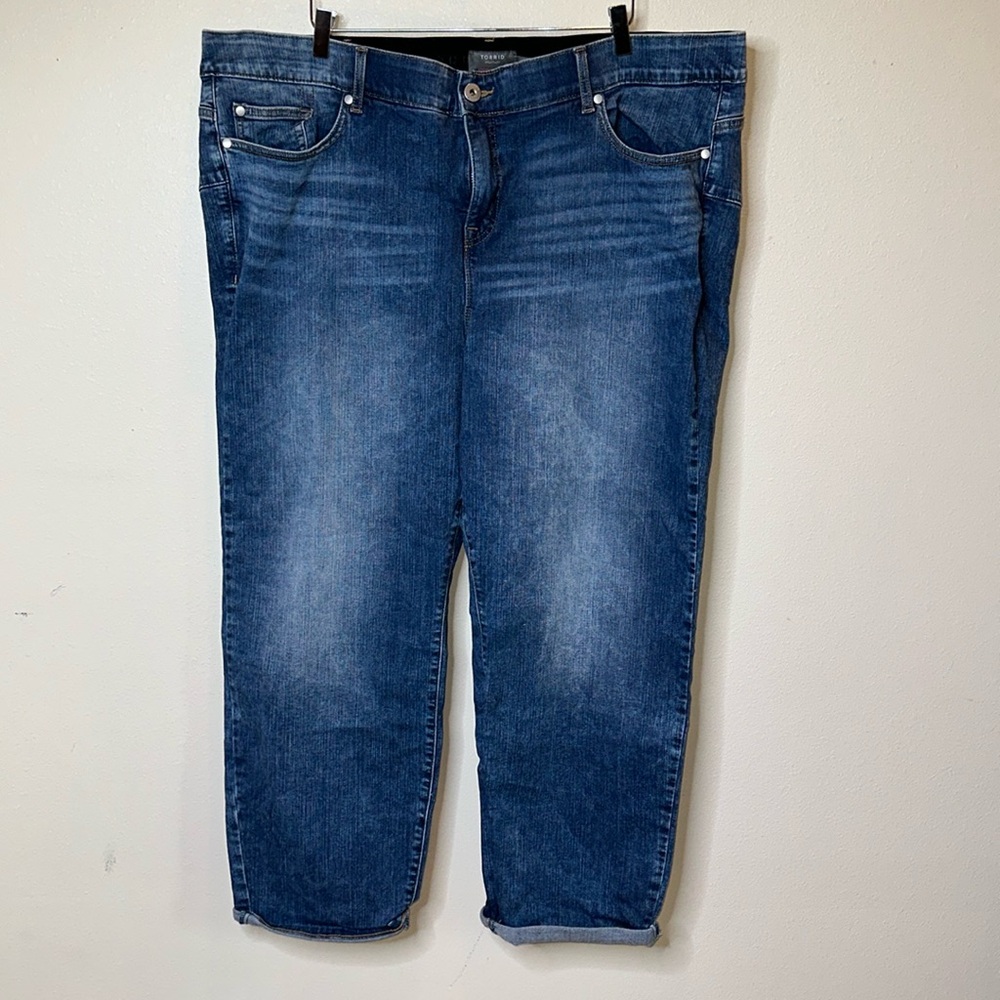 Torrid Bombshell Straight Jeans Sz 28 R